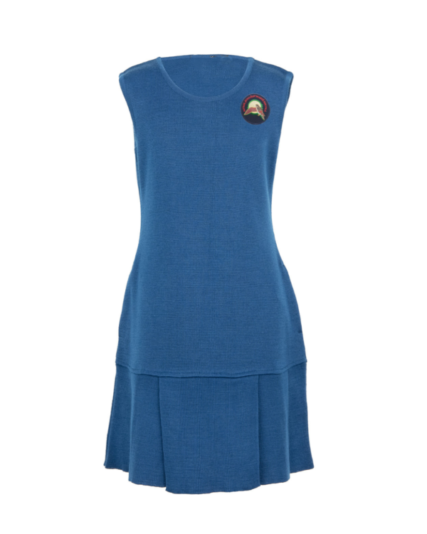 Klostuotas sarafanas su mokyklos emblema